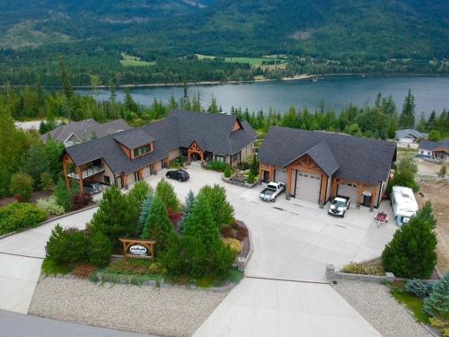 Kootenay Wild Guest Suites in Ainsworth Hot Springs (BC)