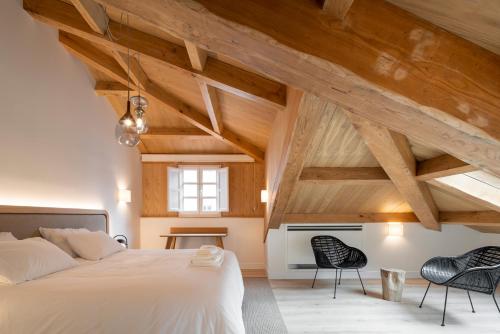 1 king bed, 1 sofa bed
