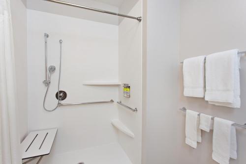 Executive King Room - Mobility Access Roll in Shower/Non-Smoking