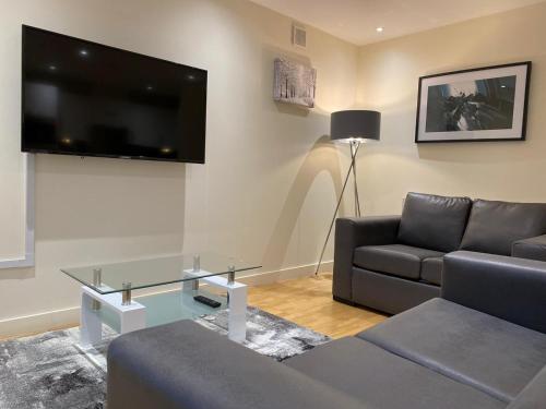 Amazing 2 Bed 2 Bathroom Luxury Apartment Free Parking, , Hertfordshire