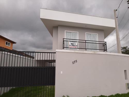 Sobrado frente ao SESC, WIFI 300MB, 2 vagas auto, cozinha, churrasqueira, moderno e reformado