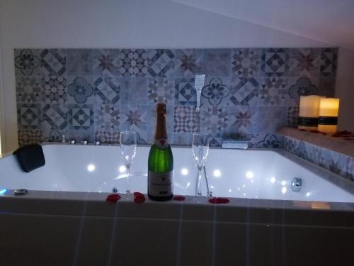 Escapade Veyloise-Nuit romantique-Spa-Champagne