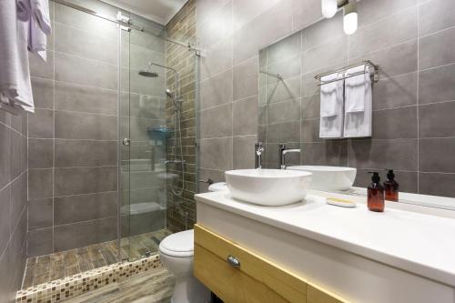 Twin room, large