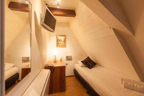 The Townhouse Hotel - image 13