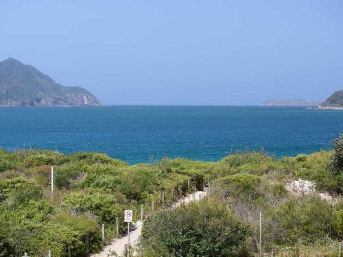 10 'Intrepid' 3 Intrepid Close - water views over Shoal Bay Beach
