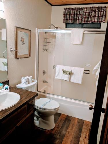 Two-Bedroom plus Den Premier Unit #82 by Escape For All Seasons - image 12