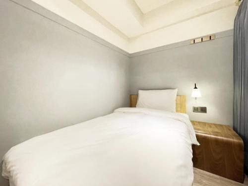 Single Bed in Male Dormitory Room image 3