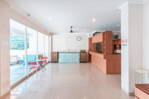 OYO 415 カルティニ 8 レジデンス