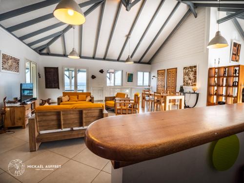 Grande villa avec piscine et jacuzzi, vue mer splendide, proche des plages de Grand Anse et de l'Ans in Terre-de-Haut