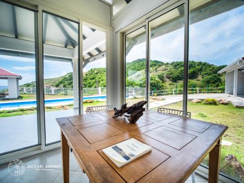 Grande villa avec piscine et jacuzzi, vue mer splendide, proche des plages de Grand Anse et de l'Ans in Terre-de-Haut