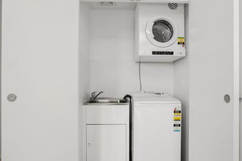 North Sydney Wyndel Apartments-MIL1005 - image 2