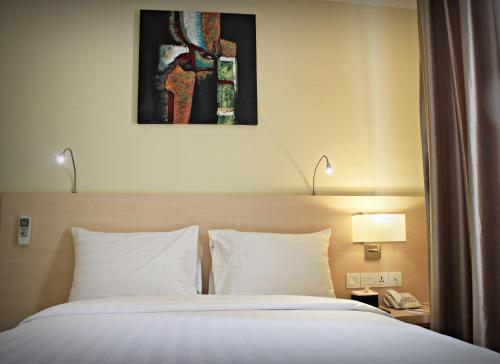 Biz Hotel Batam Room Type - MODERATE ROOM