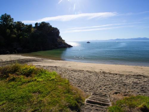 Incredible Bay Views - Kaiteriteri Bach