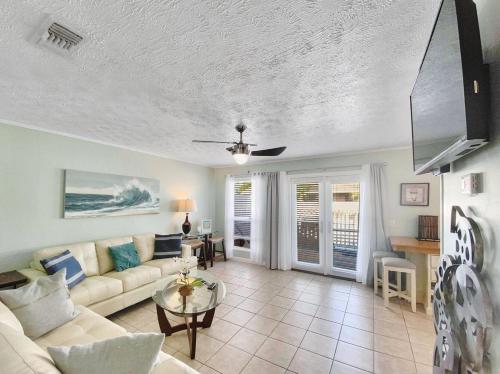 Sunset Escape Apts - image 3