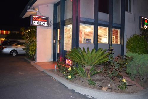 Rose Garden Inn - image 6