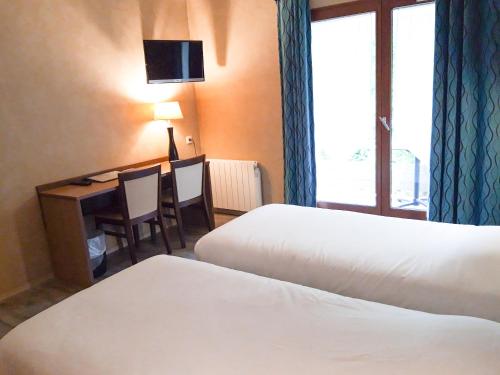 2 twin beds