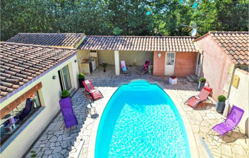 Awesome home in Tarascon with WiFi, Outdoor swimming pool and 5 Bedrooms gîte à louer Lansac