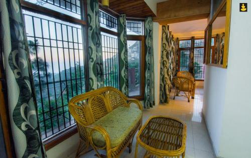 LivingStone 2BHK Cozy Homestay in Kasauli Hills