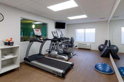Holiday Inn Express Hotel & Suites Weston an IHG Hotel - image 3