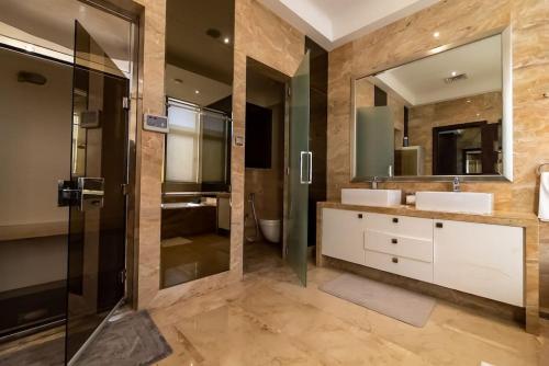 Key View - Emirates Hills Villa