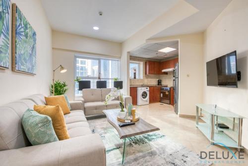 Next to Lake 2BR Apartment Accessible to Metro, Dubai Gate 2, Jumeirah Lake Towers by Deluxe Holiday Homes, Дубай (фото 10)