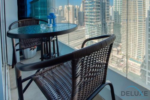 Next to Lake 2BR Apartment Accessible to Metro, Dubai Gate 2, Jumeirah Lake Towers by Deluxe Holiday Homes, Дубай (фото 6)