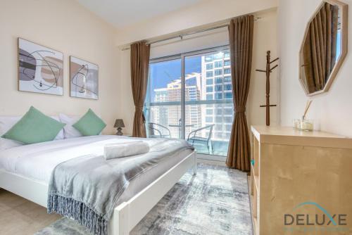 Next to Lake 2BR Apartment Accessible to Metro, Dubai Gate 2, Jumeirah Lake Towers by Deluxe Holiday Homes, Дубай (фото 2)