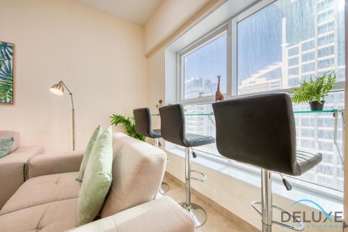 Next to Lake 2BR Apartment Accessible to Metro, Dubai Gate 2, Jumeirah Lake Towers by Deluxe Holiday Homes, Дубай (фото 5)