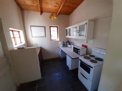 The Owlhouse Backpackers – Nieu-Bethesda, IL