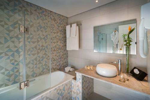 Bathroom, Carthage Thalasso Resort in Gammarth
