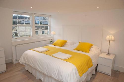 Spectacular views, 1 Bed Central Bath Apartment, Bath (photo 3)