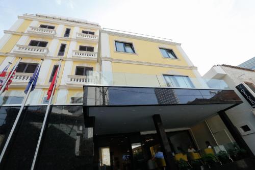 Oxford hotel, Tirana