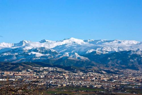  2 bedrooms appartement with city view shared pool and jacuzzi at Ambroz Granada, Pension in Ambroz bei El Jau