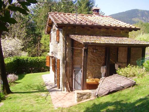 One bedroom house with shared pool furnished garden and wifi at Bibbiena