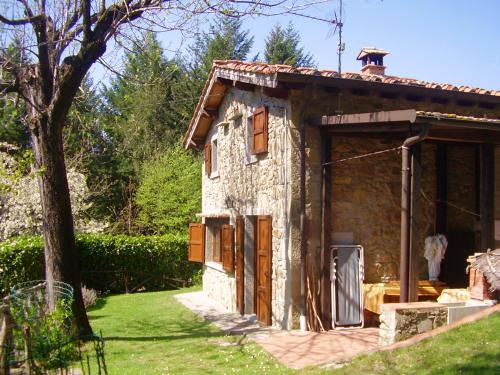 One bedroom house with shared pool furnished garden and wifi at Bibbiena