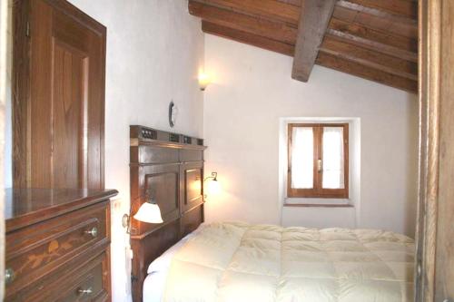 One bedroom house with shared pool furnished garden and wifi at Bibbiena