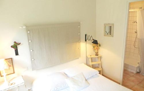 House with 2 bedrooms in Saint Branchs with shared pool furnished garden and WiFi - image 3