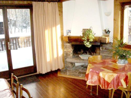 Chalet de 3 chambres a Chamonix Mont Blanc a 200 m des pistes avec terrasse amenagee et wifi