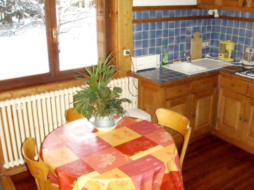 Chalet de 3 chambres a Chamonix Mont Blanc a 200 m des pistes avec terrasse amenagee et wifi