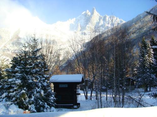 Chalet de 3 chambres a Chamonix Mont Blanc a 200 m des pistes avec terrasse amenagee et wifi