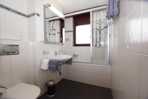 Small One-Bedroom Apartment (4 Adults)