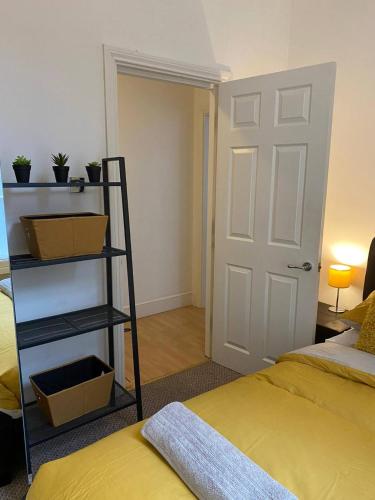 CITY CENTRE APARTMENT CLOSE To ST JAMES PARK, AMENITIES AND TRAVEL