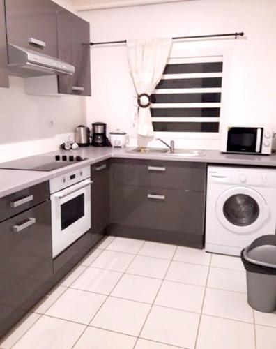 keuken, Maison cosy Le Lamentin, jardin in Le Lamentin