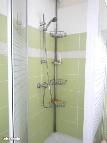 Badkamer, Maison cosy Le Lamentin, jardin in Le Lamentin