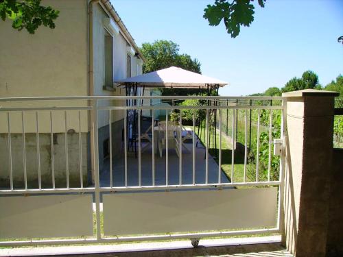 Apartment with 2 bedrooms in Breuillet with enclosed garden and WiFi 10 km from the beach - main image