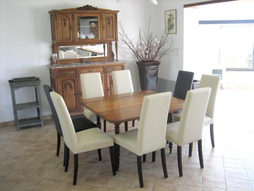 Зручності, Maison de charme avec jardin a Courtils, proche du Mont Saint-Michel in Ducey