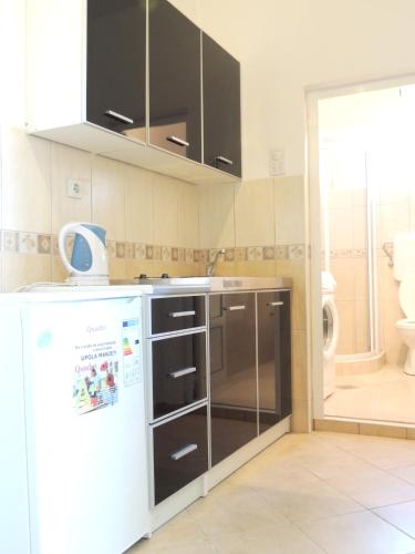 Apartment with 2 bedrooms in Ulcinj with wonderful sea view enclosed garden and WiFi - image 2