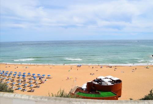 One bedroom appartement with sea view and wifi at Encarnacao 3 km away from the beach