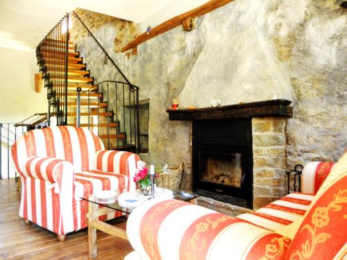  Spacious villa Mombarcaro with private pool. in Tetti