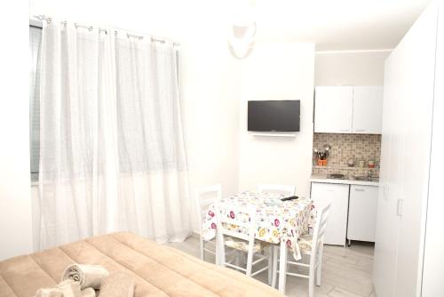 Apartment with one bedroom in Napoli with WiFi - image 3